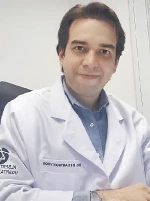 Retrato de Dercathon Vitor, Cardiologista